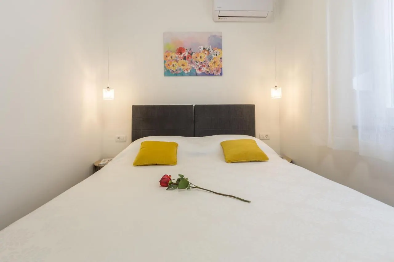 Sylvia Center Apartment Pula Croacia