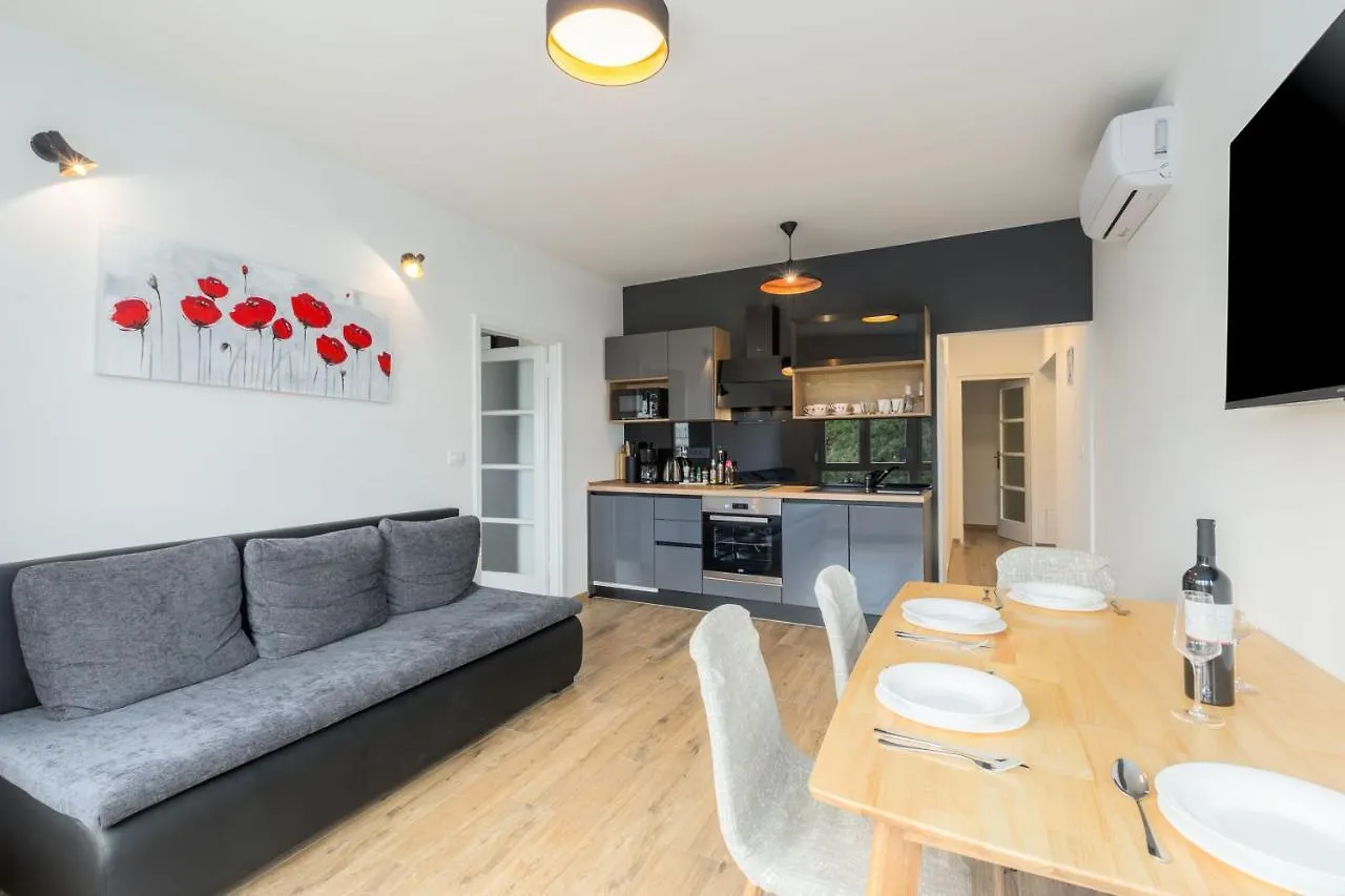 Sylvia Center Apartment Пула