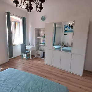 Red Blue With Private Parking And Gray Blue Apartamento