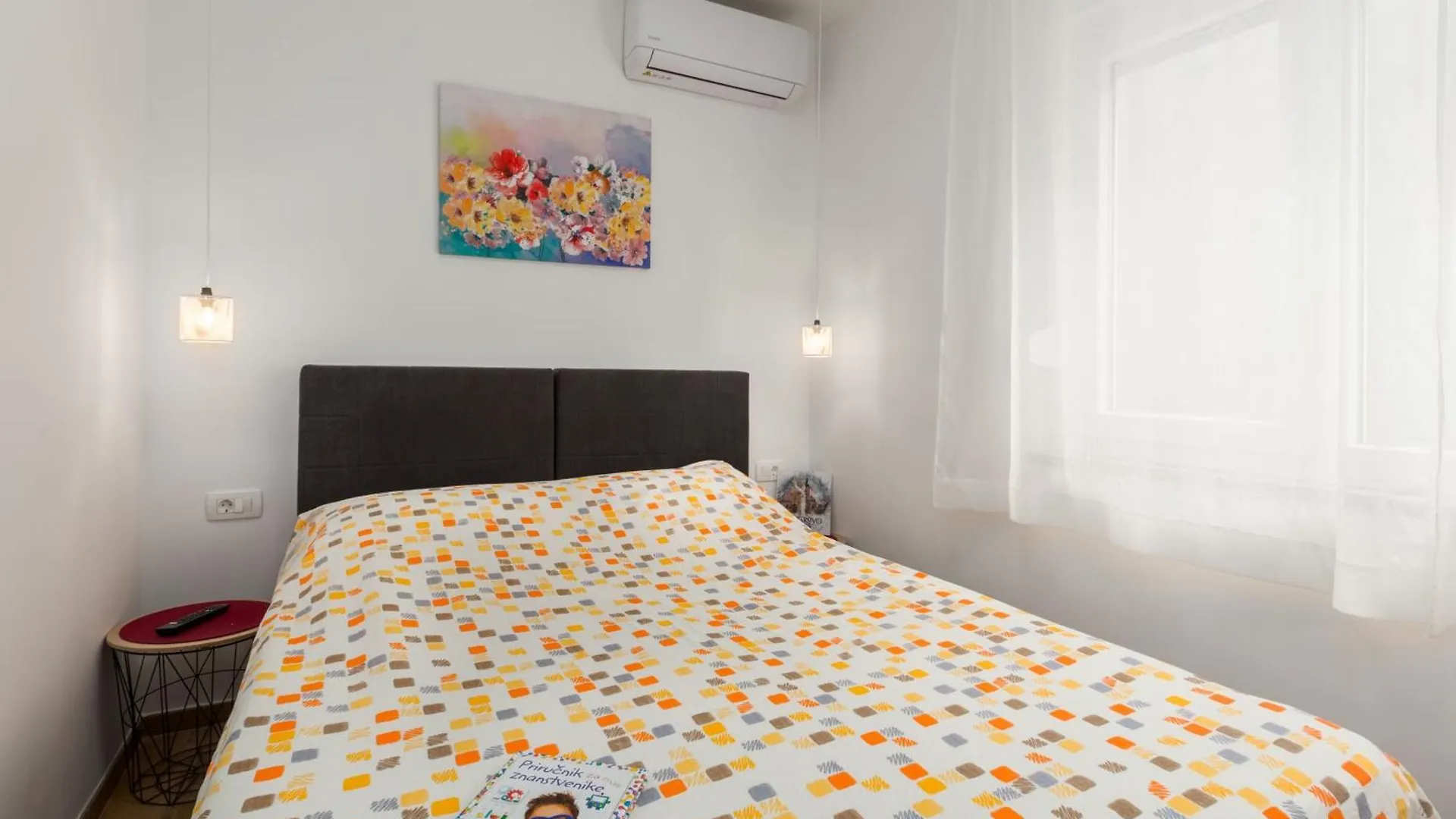 Sylvia Center Apartment بولا